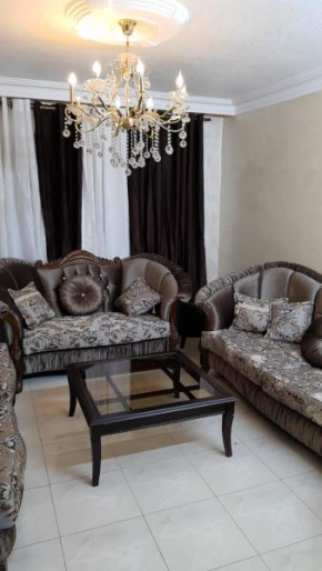 طابق اول موقف امام مدخل العمارة ومزود بمصعد